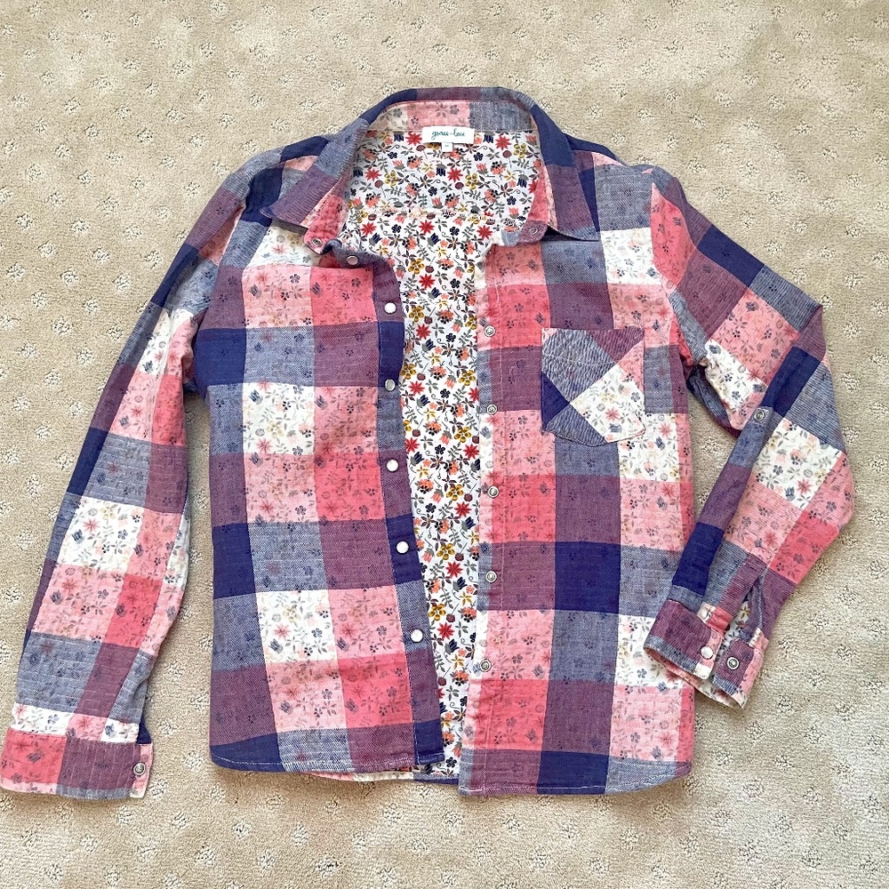 Grace and Lace Women's Flannel Shirt, Size Medium.
